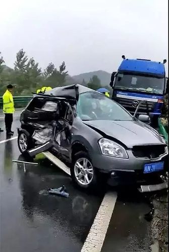 2025新澳门开奖记录和停车失误致1死2伤与停车场的车祸